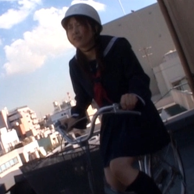 ペダルを漕いでる途中で体が痙攣する松島リナ