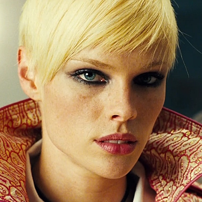 女殺し屋のローラ