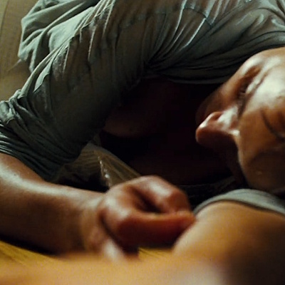 床に倒れたオードリー