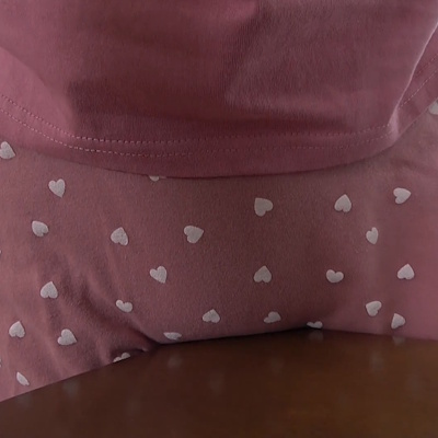 コスプレ姿の響乃うたの股の様子