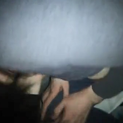 イってしまい突っ伏す女性