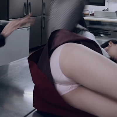 回転しながらパンチラするあきら