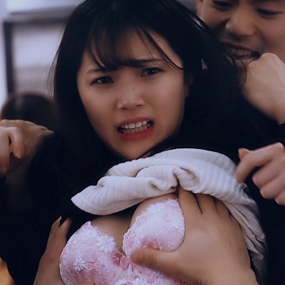 おっぱいを揉まれるあきら